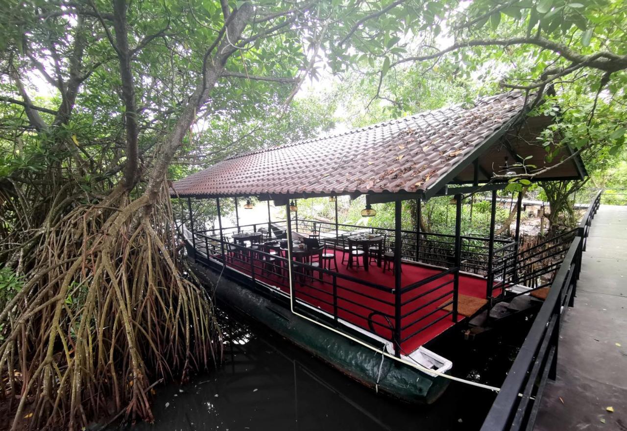 Nature Cabanas & Floating Restaurant Galle Exterior photo